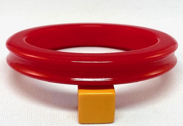 BB652 red bakelite spool carved bangle